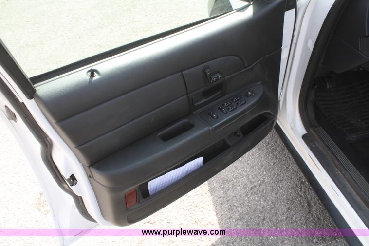 image for item F2622 2008 Ford Crown Victoria Police Interceptor