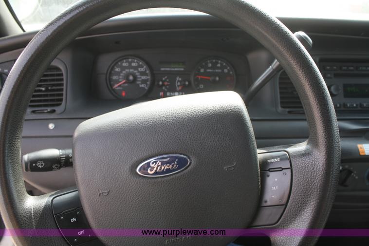 image for item F2622 2008 Ford Crown Victoria Police Interceptor
