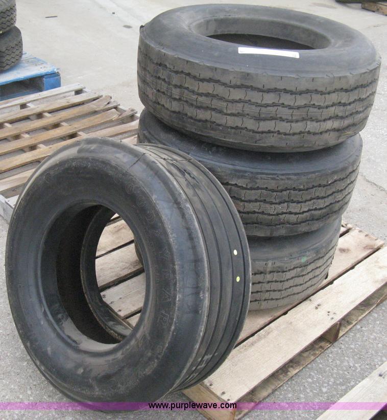 (4) tires in Wichita, KS Item R9720 sold Purple Wave