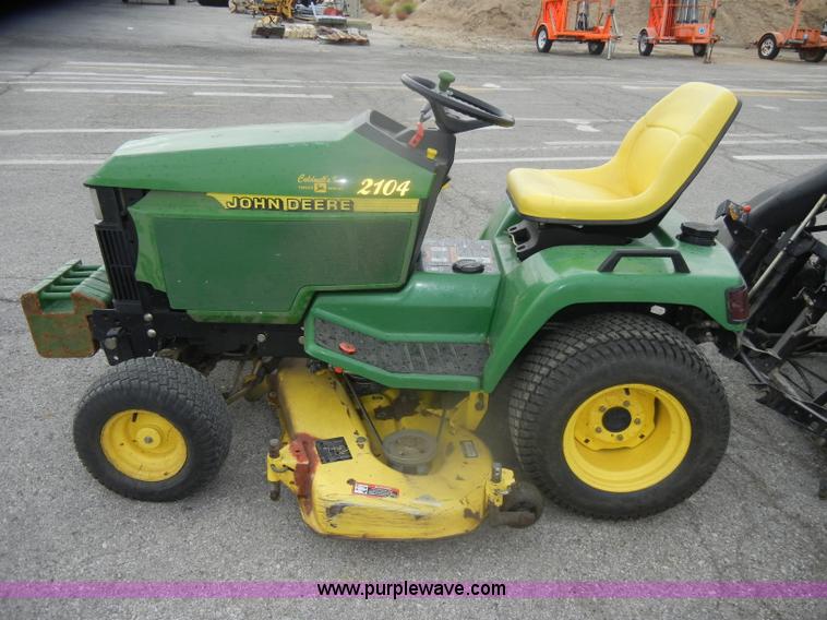image for item V9784 John Deere 425 lawn mower