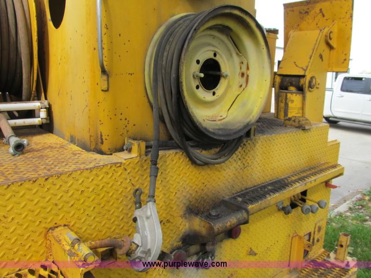 image for item A8475 1985 Volvo / Autocar DC digger derrick truck