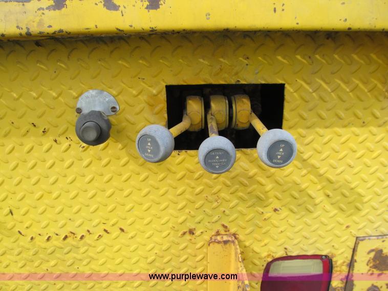 image for item A8475 1985 Volvo / Autocar DC digger derrick truck