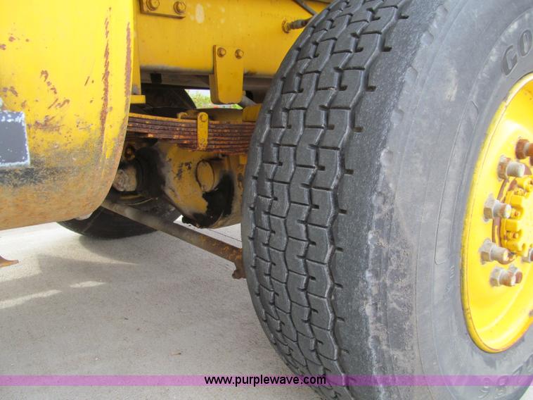 image for item A8475 1985 Volvo / Autocar DC digger derrick truck