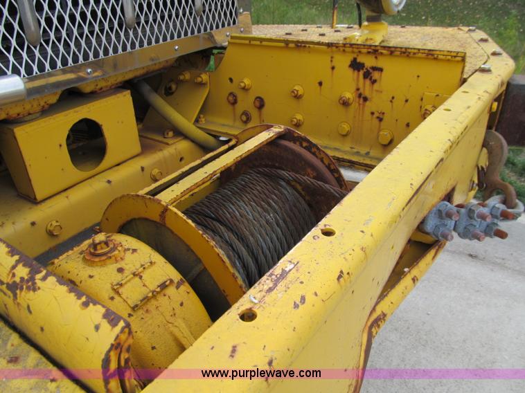 image for item A8475 1985 Volvo / Autocar DC digger derrick truck