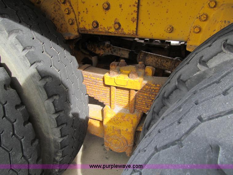 image for item A8475 1985 Volvo / Autocar DC digger derrick truck