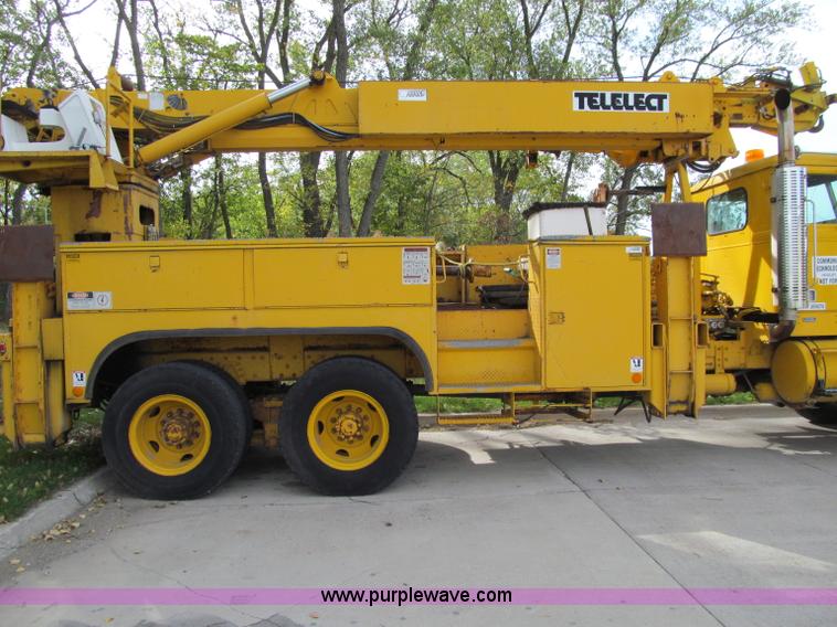 image for item A8475 1985 Volvo / Autocar DC digger derrick truck