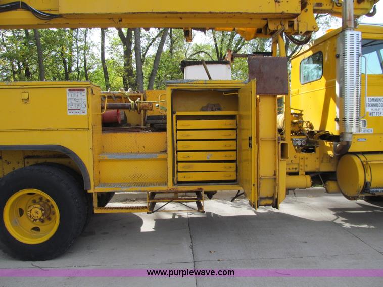 image for item A8475 1985 Volvo / Autocar DC digger derrick truck