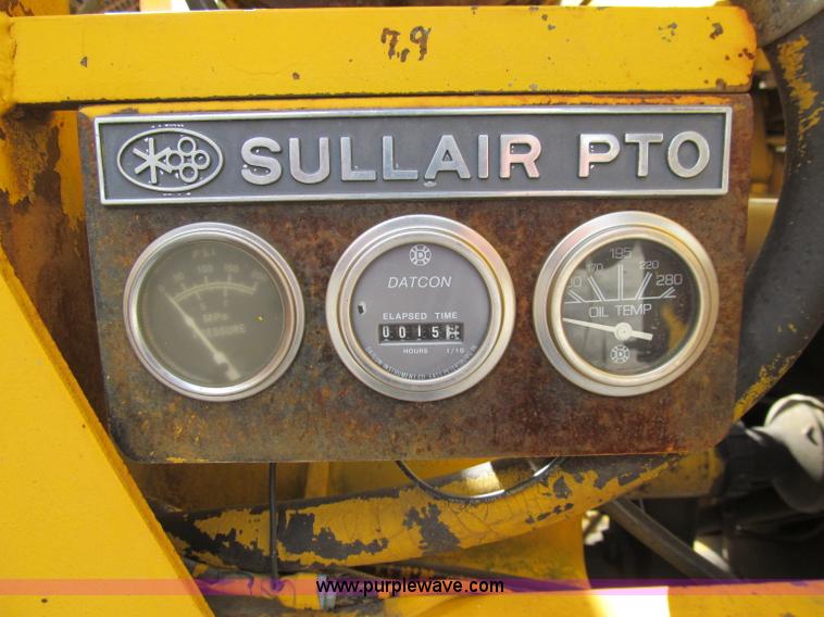 image for item A8475 1985 Volvo / Autocar DC digger derrick truck