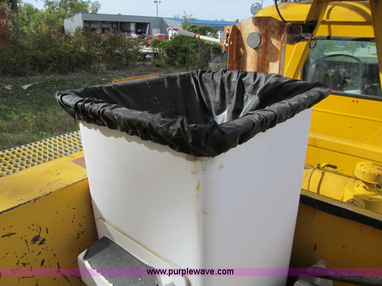 image for item A8475 1985 Volvo / Autocar DC digger derrick truck