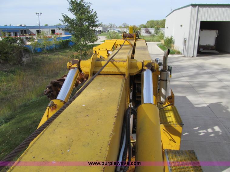 image for item A8475 1985 Volvo / Autocar DC digger derrick truck