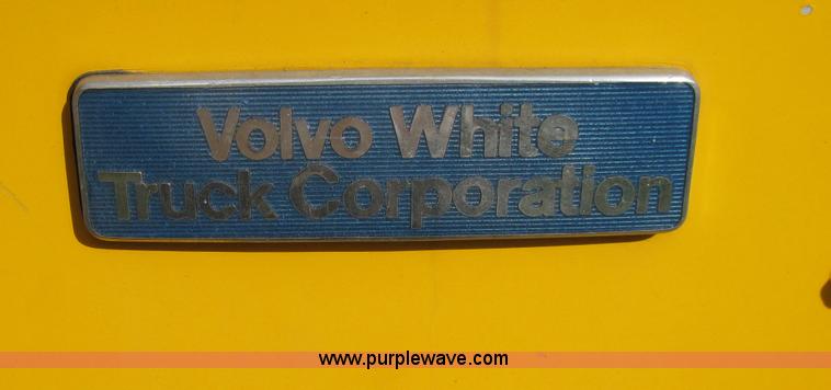 image for item A8475 1985 Volvo / Autocar DC digger derrick truck