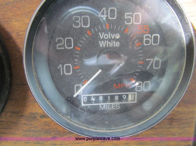 image for item A8475 1985 Volvo / Autocar DC digger derrick truck