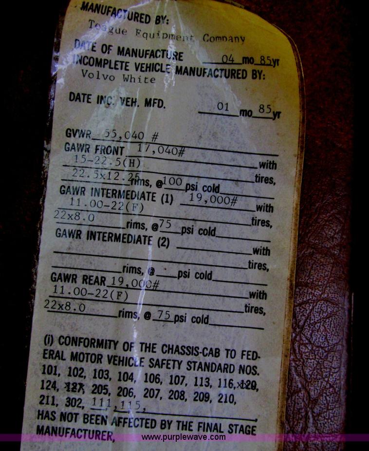 image for item A8475 1985 Volvo / Autocar DC digger derrick truck