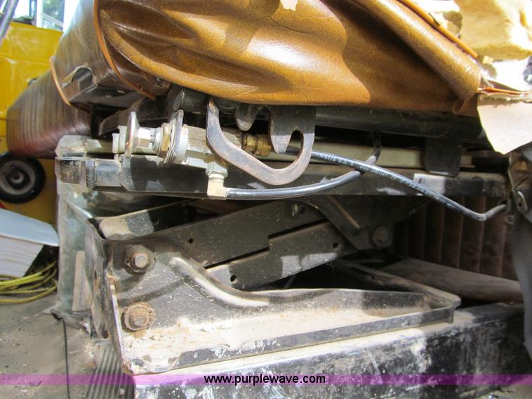 image for item A8475 1985 Volvo / Autocar DC digger derrick truck