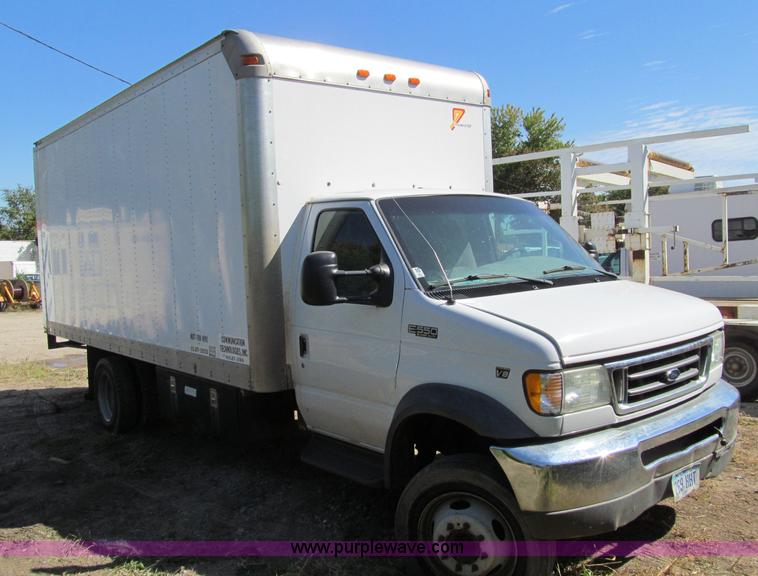 image for item A8477 2002 Ford E550 box truck
