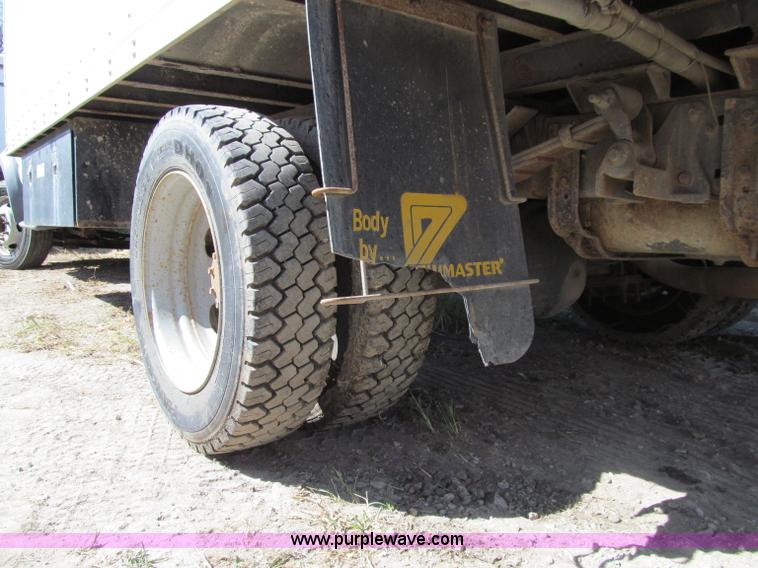 image for item A8477 2002 Ford E550 box truck