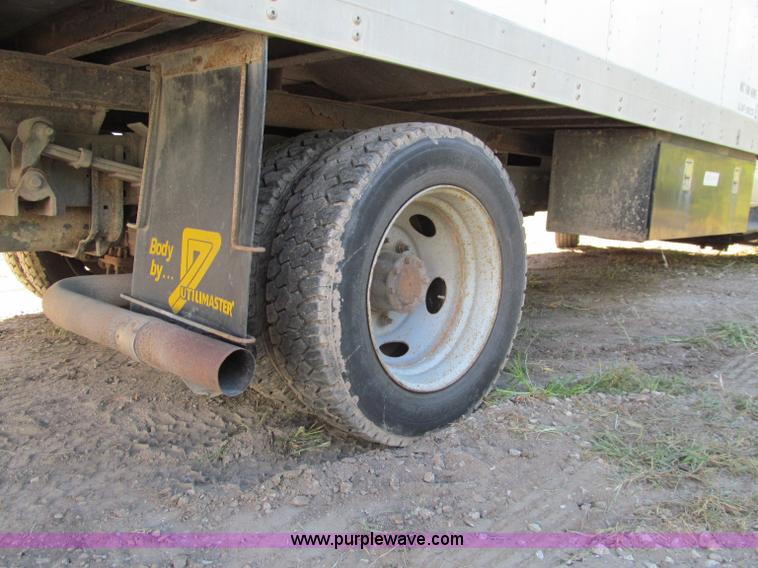 image for item A8477 2002 Ford E550 box truck