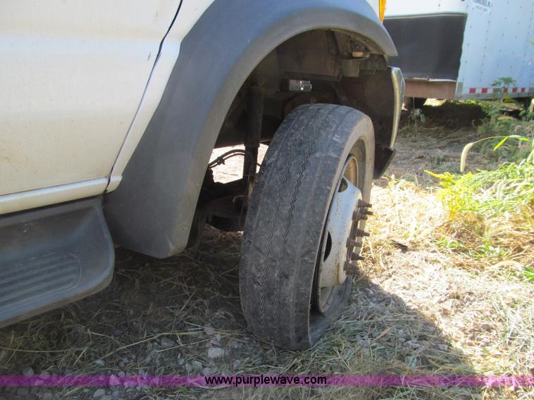 image for item A8477 2002 Ford E550 box truck