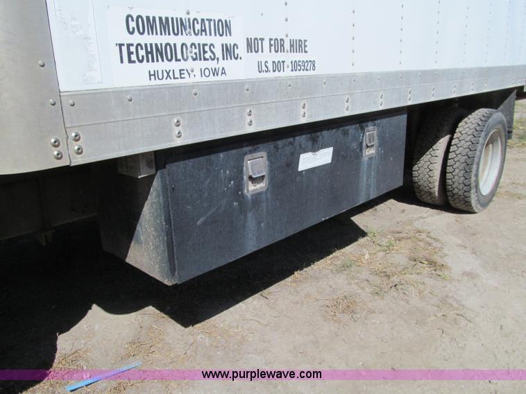 image for item A8477 2002 Ford E550 box truck
