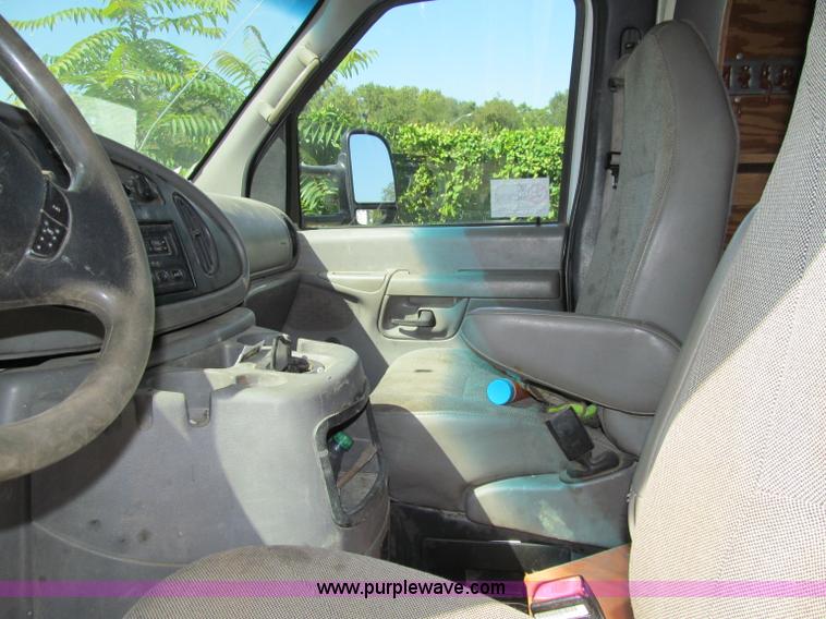 image for item A8477 2002 Ford E550 box truck