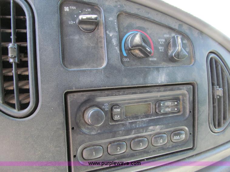 image for item A8477 2002 Ford E550 box truck