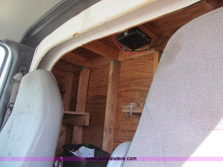 image for item A8477 2002 Ford E550 box truck