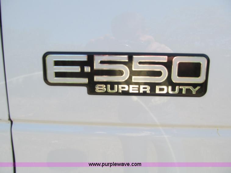 image for item A8477 2002 Ford E550 box truck
