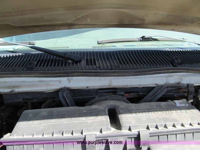 image for item A8477 2002 Ford E550 box truck