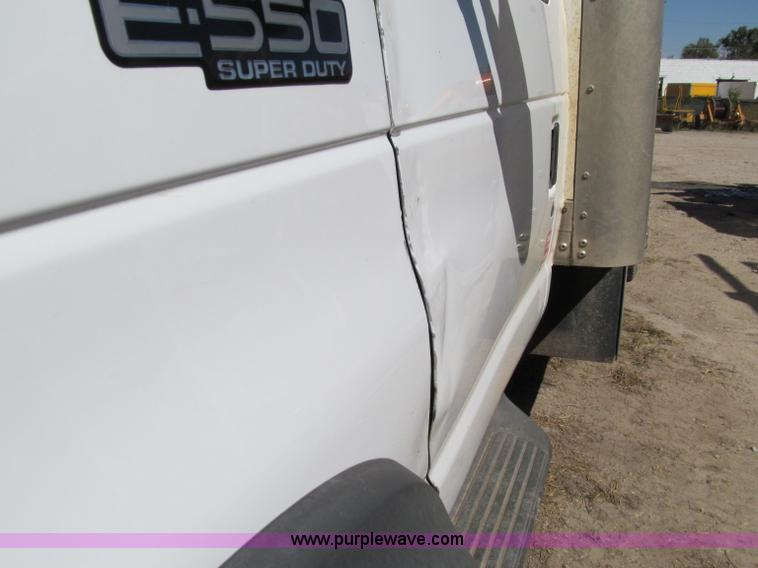 image for item A8477 2002 Ford E550 box truck