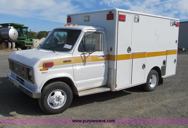 image for item B2884 1991 Ford E350 ambulance