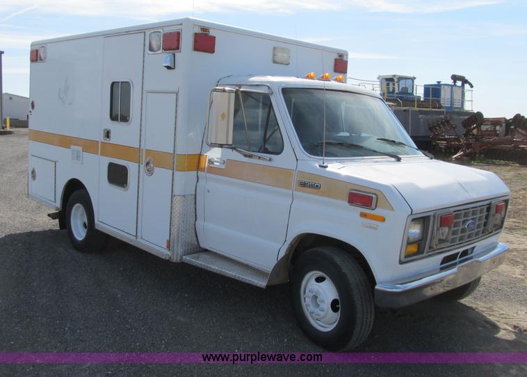 image for item B2884 1991 Ford E350 ambulance