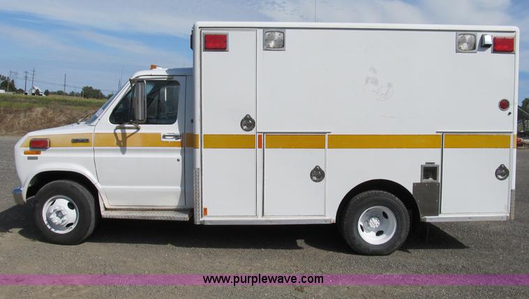 image for item B2884 1991 Ford E350 ambulance