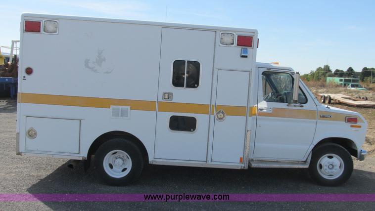 image for item B2884 1991 Ford E350 ambulance