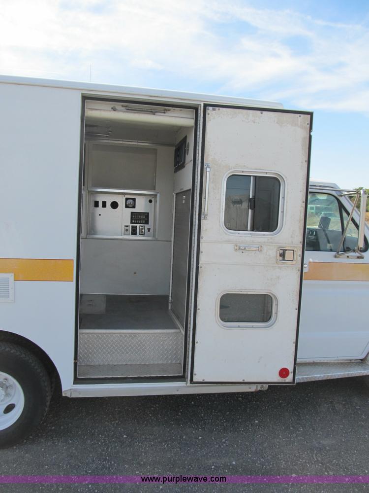 image for item B2884 1991 Ford E350 ambulance