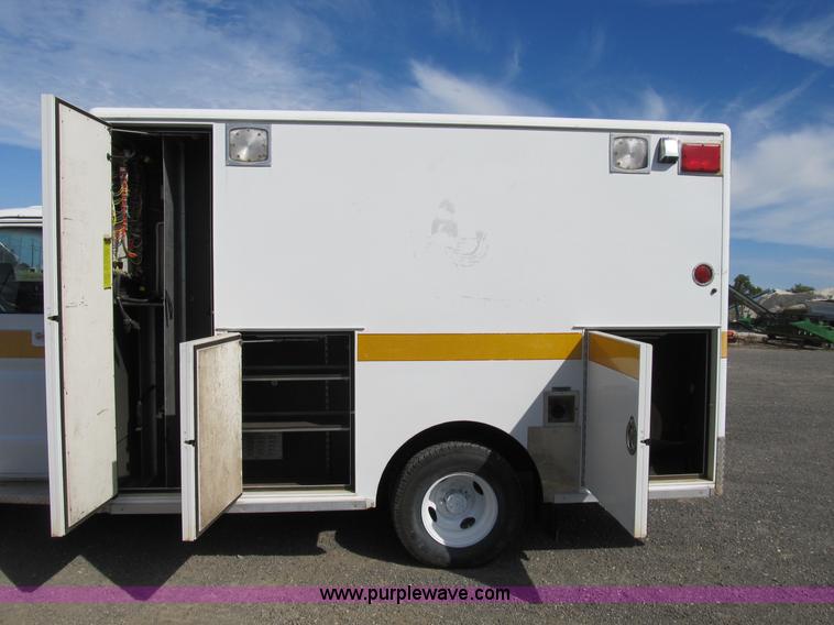 image for item B2884 1991 Ford E350 ambulance
