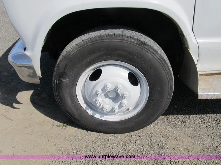 image for item B2884 1991 Ford E350 ambulance