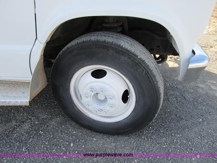 image for item B2884 1991 Ford E350 ambulance