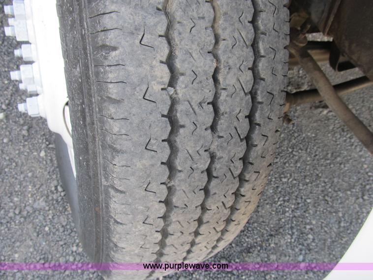 image for item B2884 1991 Ford E350 ambulance