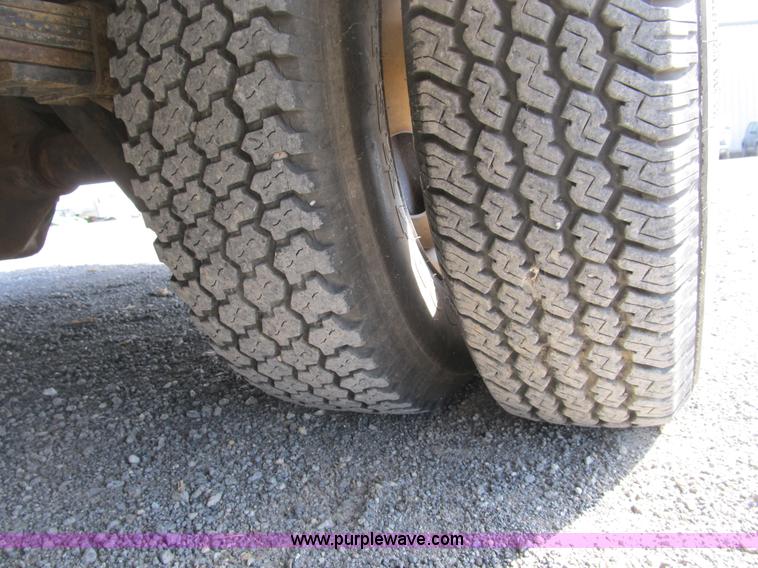 image for item B2884 1991 Ford E350 ambulance