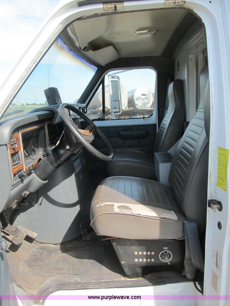 image for item B2884 1991 Ford E350 ambulance
