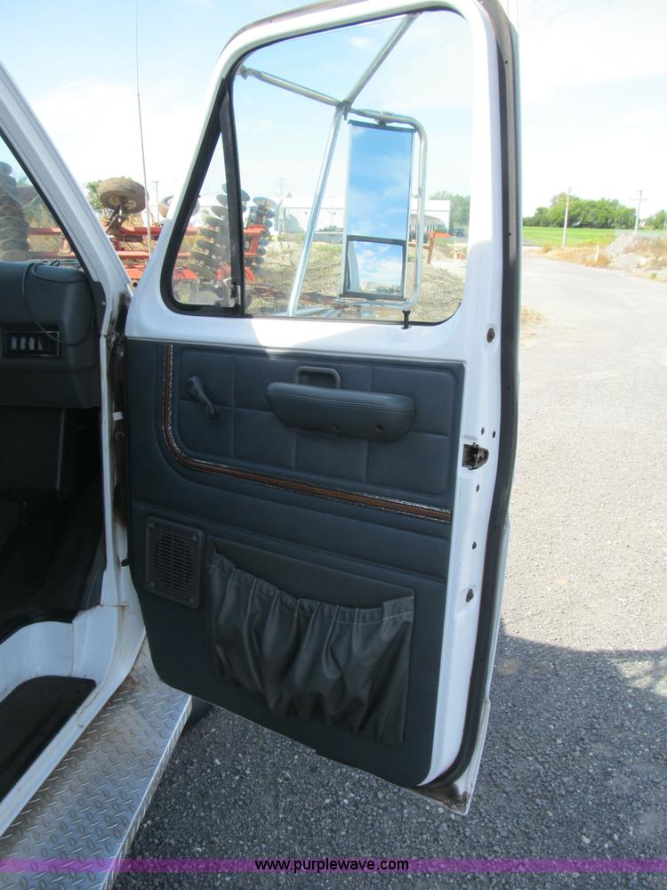 image for item B2884 1991 Ford E350 ambulance