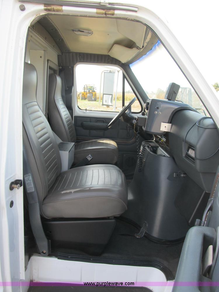 image for item B2884 1991 Ford E350 ambulance