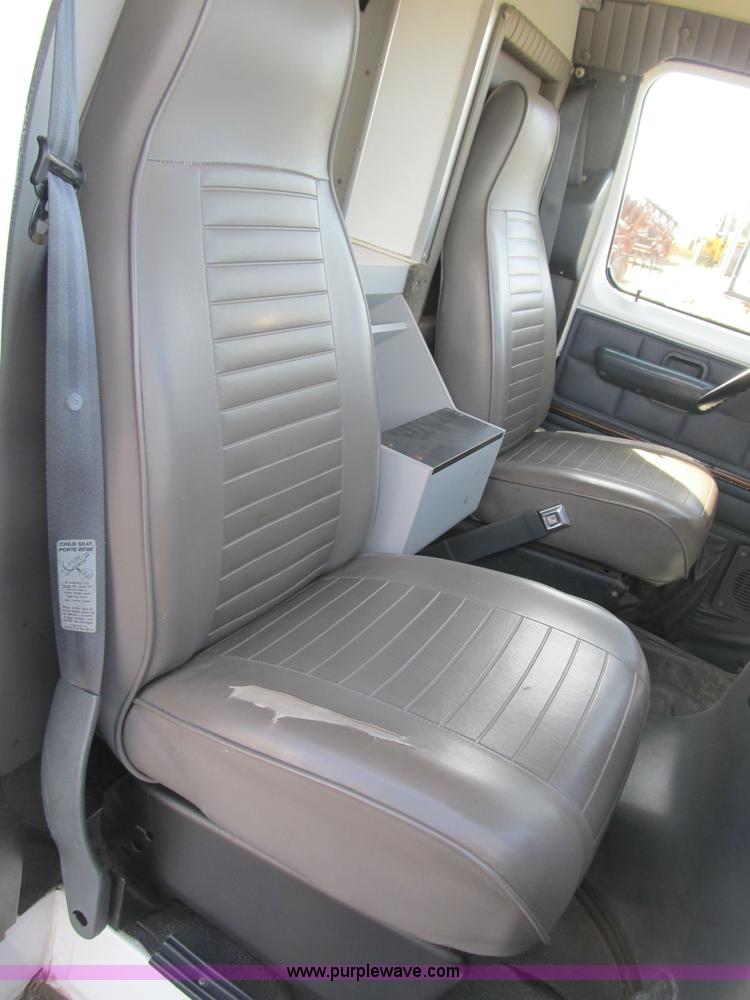 image for item B2884 1991 Ford E350 ambulance