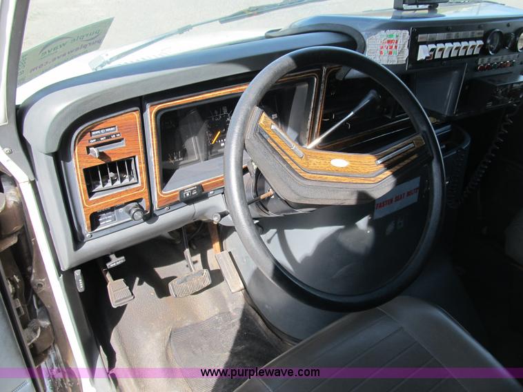 image for item B2884 1991 Ford E350 ambulance