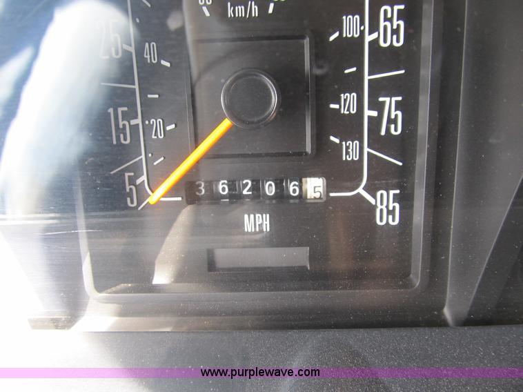 image for item B2884 1991 Ford E350 ambulance