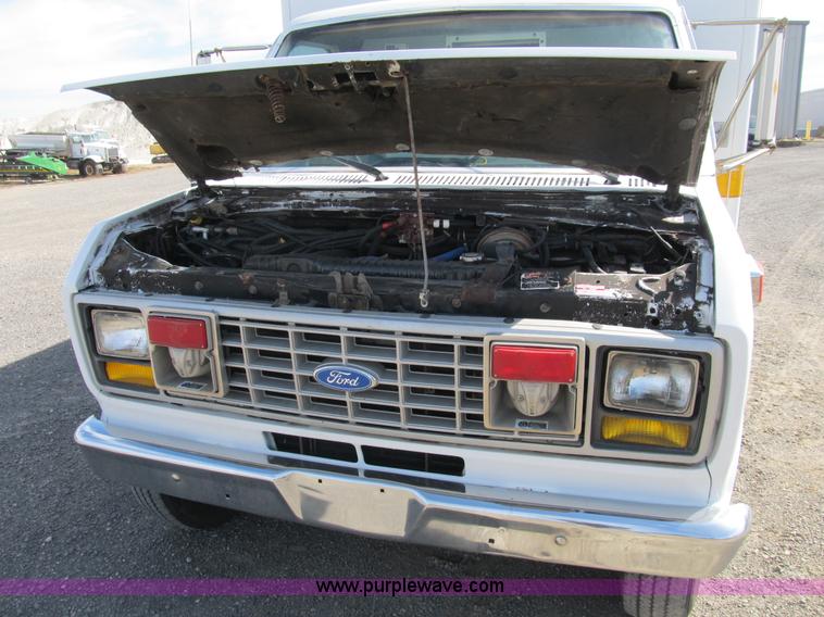 image for item B2884 1991 Ford E350 ambulance