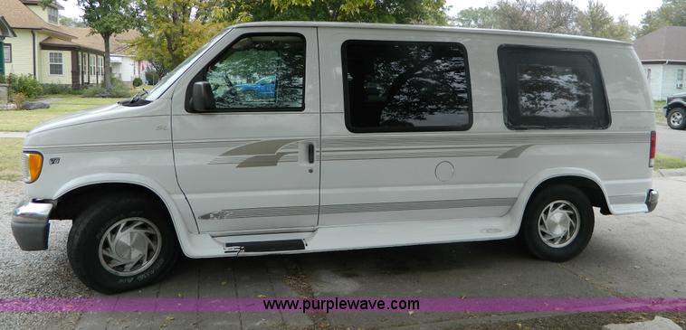 image for item B3921 1999 Ford Econoline E150 van
