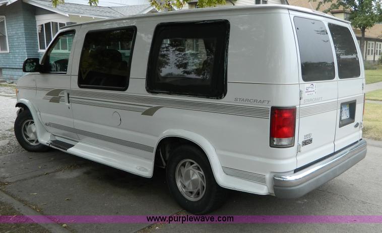 image for item B3921 1999 Ford Econoline E150 van