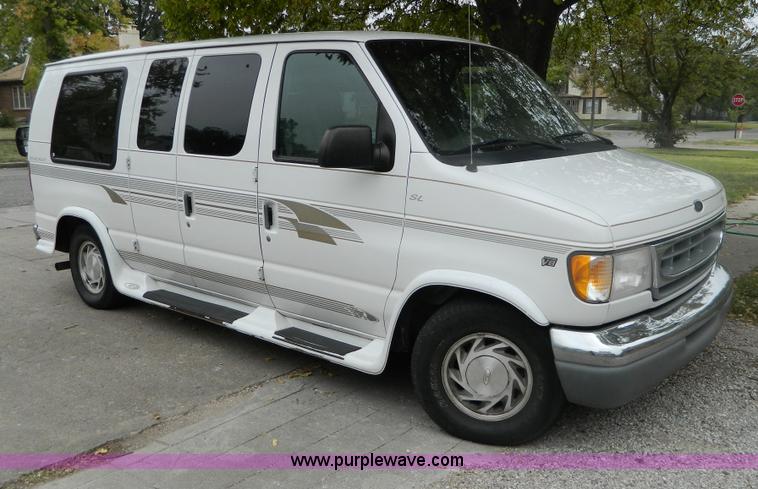 image for item B3921 1999 Ford Econoline E150 van