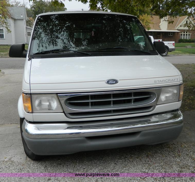 image for item B3921 1999 Ford Econoline E150 van